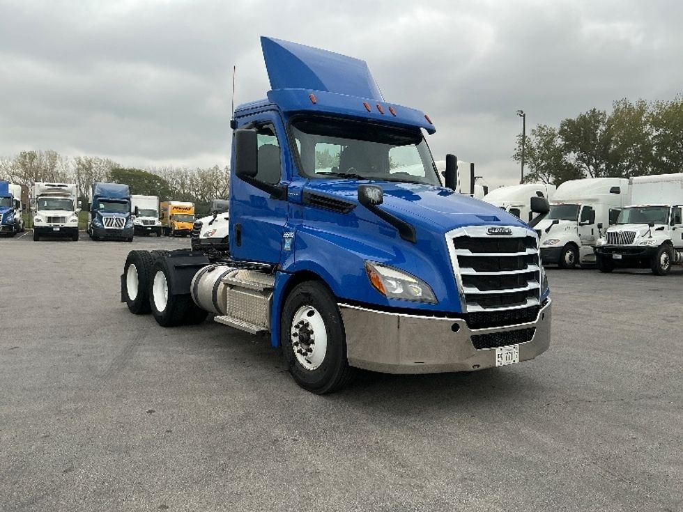 Day Cab Tractor-Heavy Duty Tractors-Freightliner-2020-T12664ST-East Chicago-IN-197,449\n\t\tmiles-$ 59,500 - Image 1
