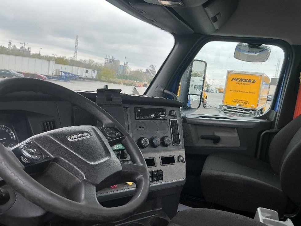 Day Cab Tractor-Heavy Duty Tractors-Freightliner-2020-T12664ST-East Chicago-IN-197,449\n\t\tmiles-$ 59,500 - Image 10