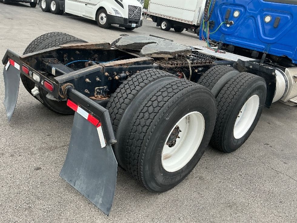 Day Cab Tractor-Heavy Duty Tractors-Freightliner-2020-T12664ST-East Chicago-IN-197,449\n\t\tmiles-$ 59,500 - Image 18