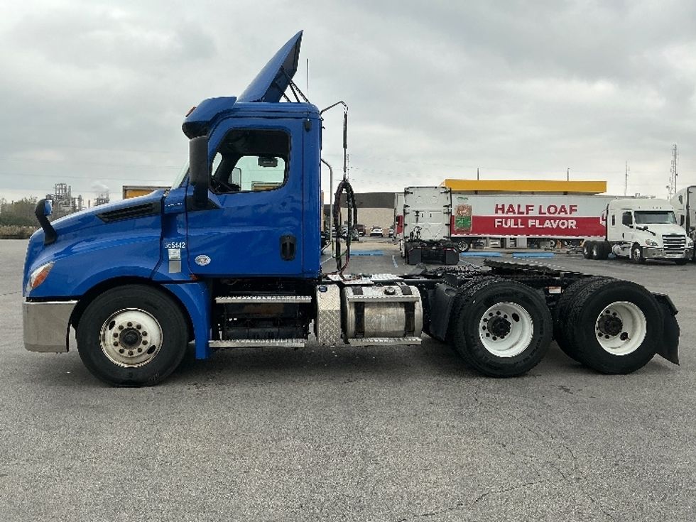 Day Cab Tractor-Heavy Duty Tractors-Freightliner-2020-T12664ST-East Chicago-IN-197,449\n\t\tmiles-$ 59,500 - Image 4
