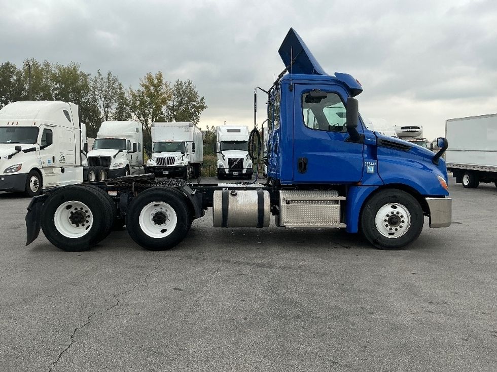 Day Cab Tractor-Heavy Duty Tractors-Freightliner-2020-T12664ST-East Chicago-IN-197,449\n\t\tmiles-$ 59,500 - Image 8
