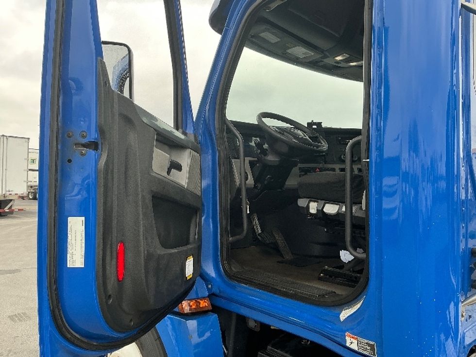 Day Cab Tractor-Heavy Duty Tractors-Freightliner-2020-T12664ST-East Chicago-IN-197,449\n\t\tmiles-$ 59,500 - Image 9