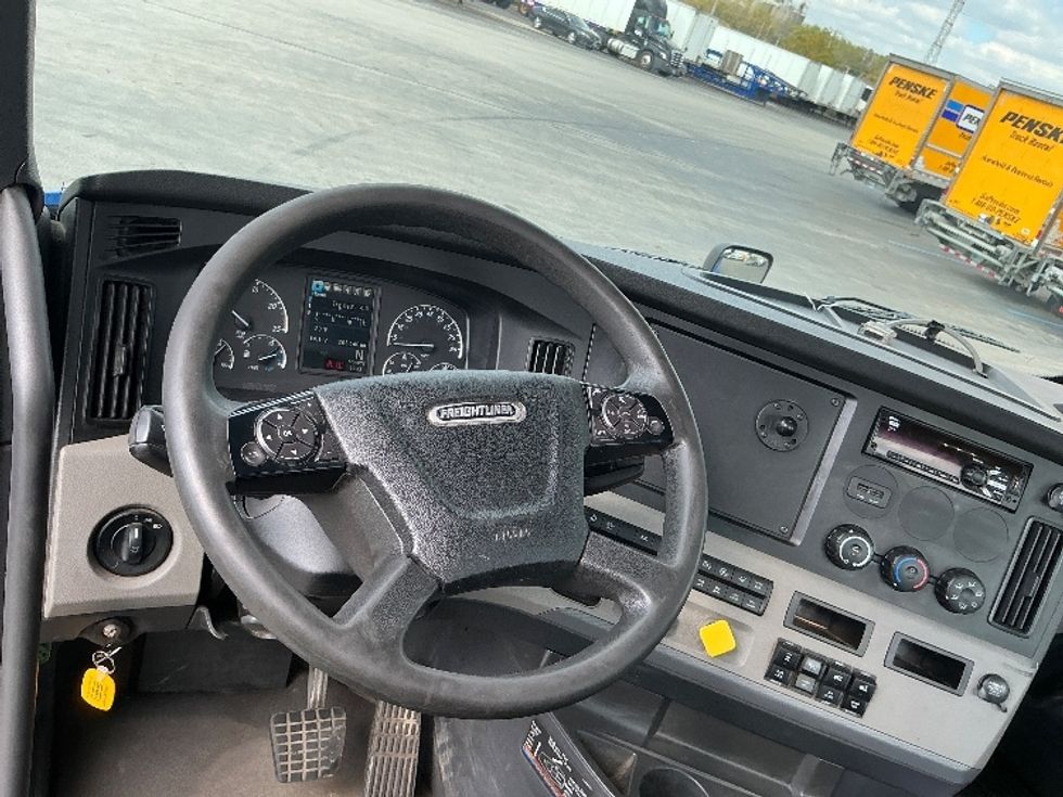 Day Cab Tractor-Heavy Duty Tractors-Freightliner-2020-T12664ST-East Chicago-IN-205,659\n\t\tmiles-$ 59,250 - Image 11