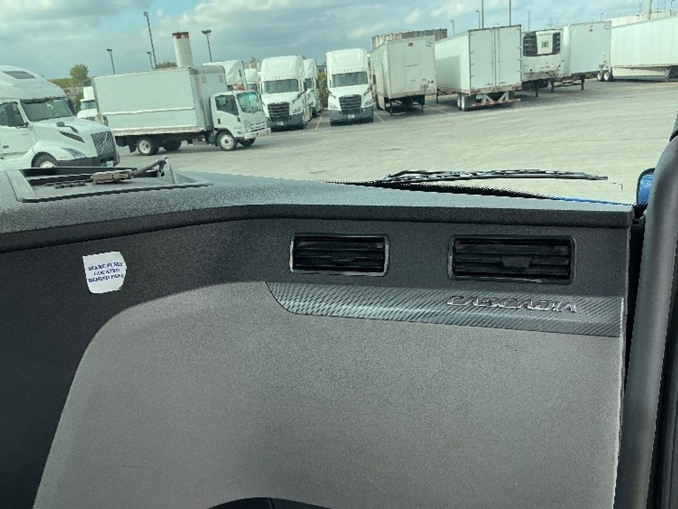 Day Cab Tractor-Heavy Duty Tractors-Freightliner-2020-T12664ST-East Chicago-IN-205,659\n\t\tmiles-$ 59,250 - Image 13