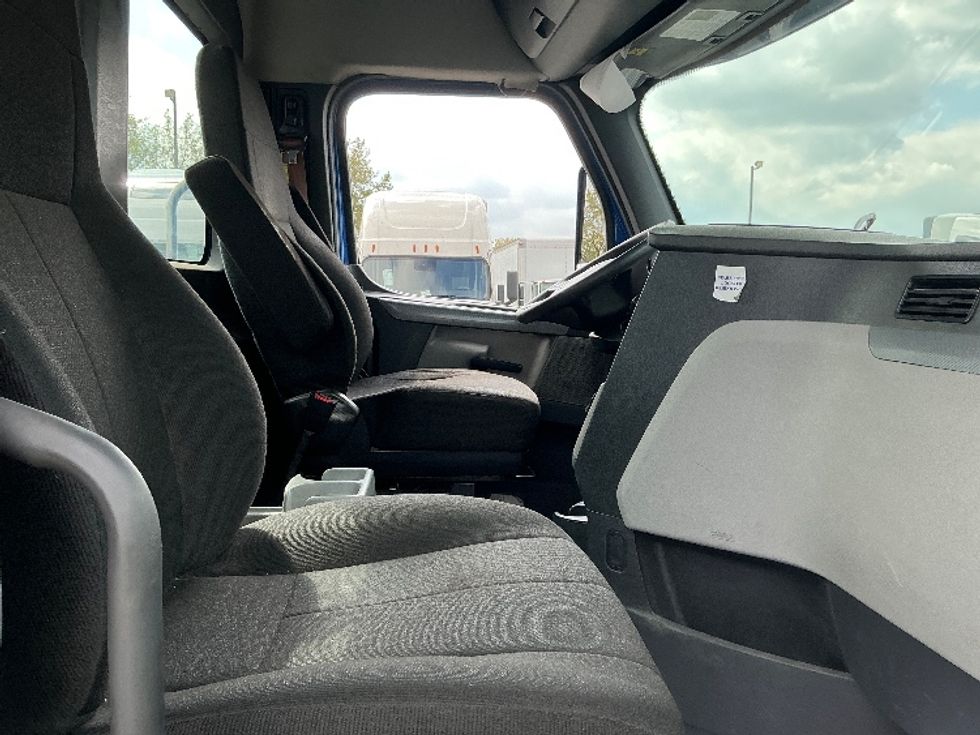 Day Cab Tractor-Heavy Duty Tractors-Freightliner-2020-T12664ST-East Chicago-IN-205,659\n\t\tmiles-$ 59,250 - Image 14