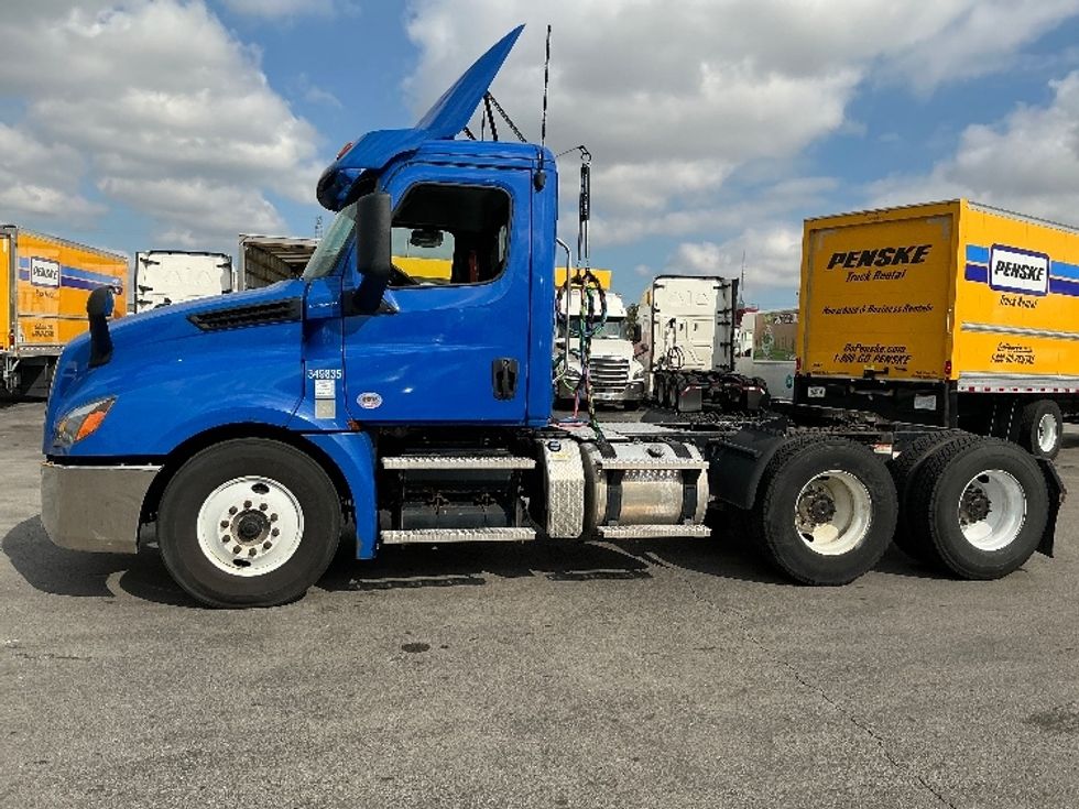 Day Cab Tractor-Heavy Duty Tractors-Freightliner-2020-T12664ST-East Chicago-IN-205,659\n\t\tmiles-$ 59,250 - Image 4