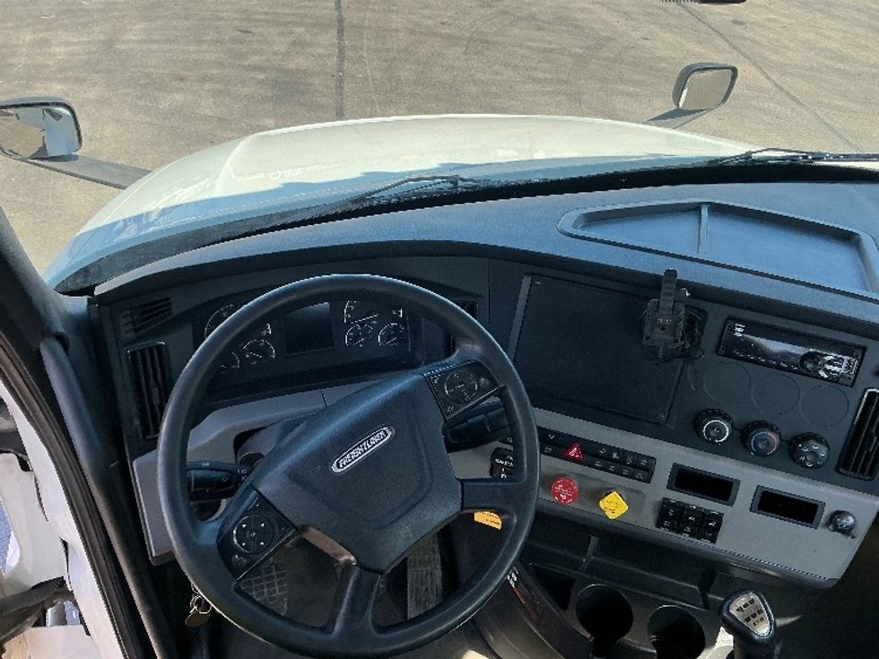Day Cab Tractor-Heavy Duty Tractors-Freightliner-2020-T12664ST-East Chicago-IN-216,669\n\t\tmiles-$ 54,250 - Image 11