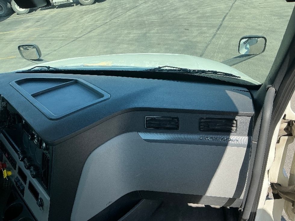 Day Cab Tractor-Heavy Duty Tractors-Freightliner-2020-T12664ST-East Chicago-IN-216,669\n\t\tmiles-$ 54,250 - Image 13
