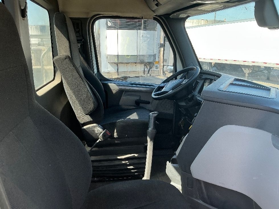 Day Cab Tractor-Heavy Duty Tractors-Freightliner-2020-T12664ST-East Chicago-IN-216,669\n\t\tmiles-$ 54,250 - Image 14