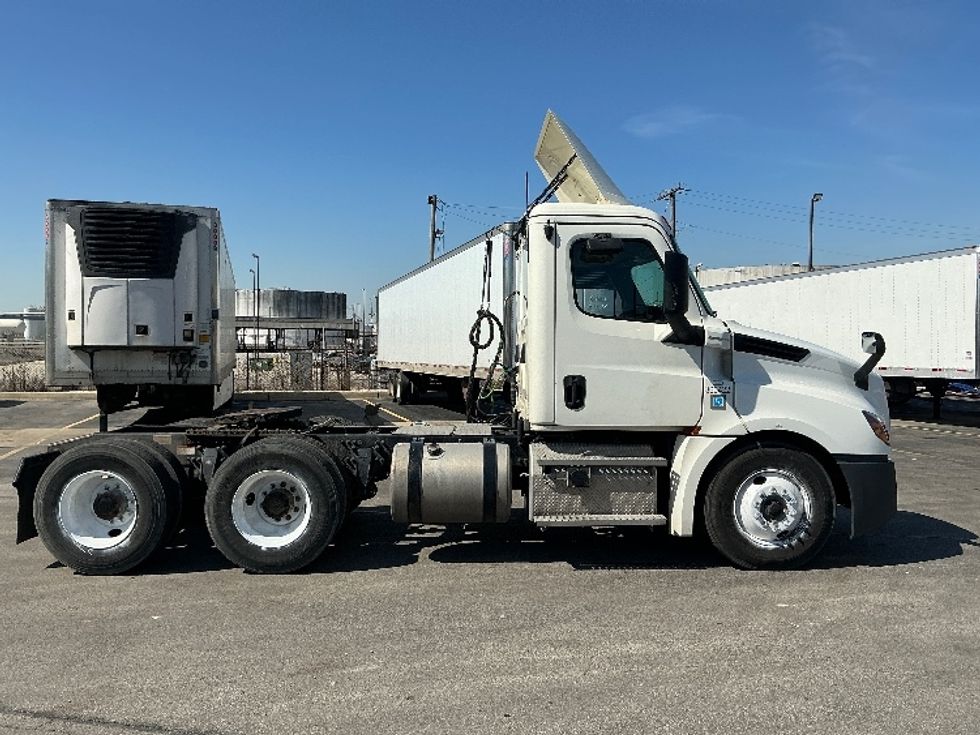 Day Cab Tractor-Heavy Duty Tractors-Freightliner-2020-T12664ST-East Chicago-IN-216,669\n\t\tmiles-$ 54,250 - Image 8