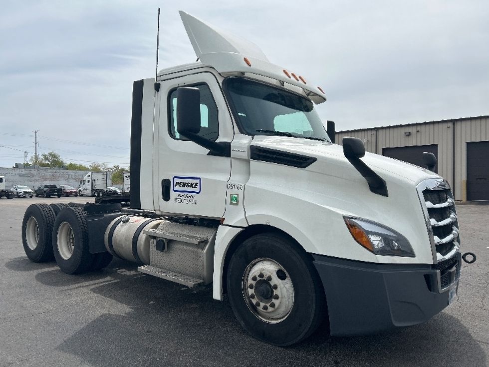 Day Cab Tractor-Heavy Duty Tractors-Freightliner-2020-T12664ST-East Chicago-IN-268,890\n\t\tmiles-$ 59,750 - Image 1
