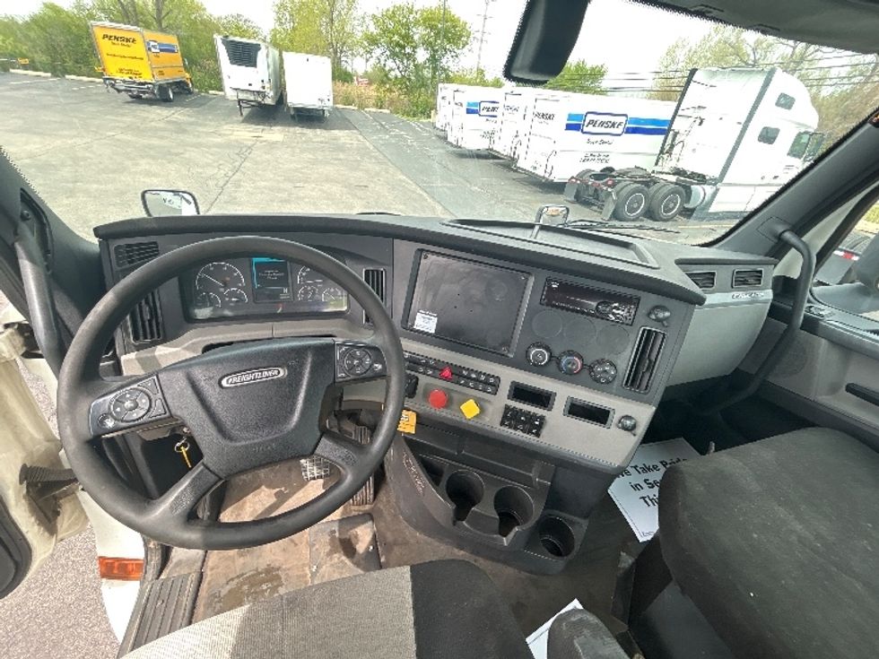 Day Cab Tractor-Heavy Duty Tractors-Freightliner-2020-T12664ST-East Chicago-IN-268,890\n\t\tmiles-$ 59,750 - Image 11