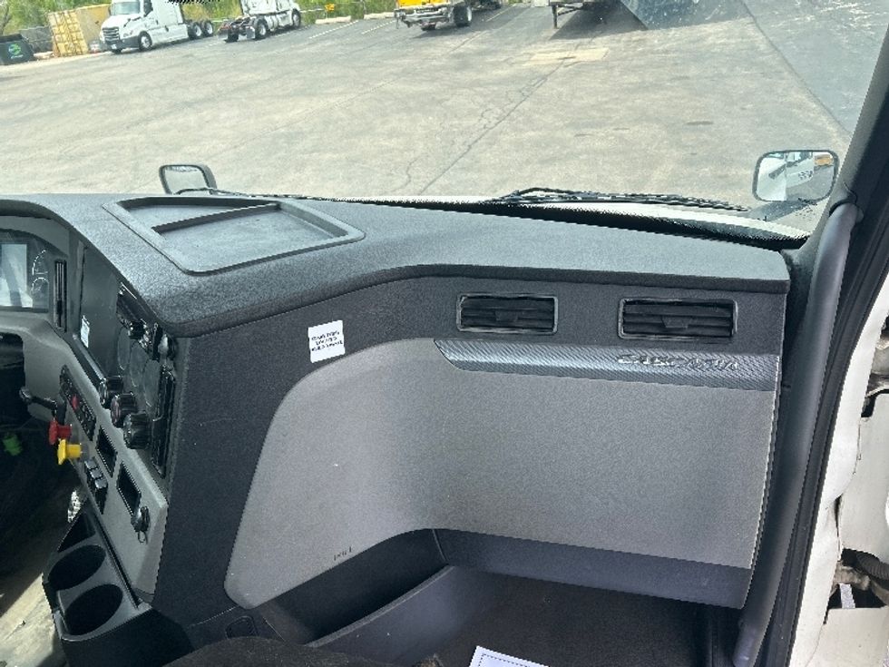 Day Cab Tractor-Heavy Duty Tractors-Freightliner-2020-T12664ST-East Chicago-IN-268,890\n\t\tmiles-$ 59,750 - Image 13