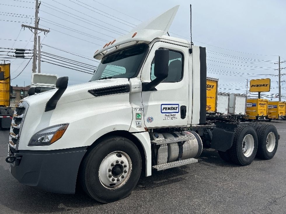 Day Cab Tractor-Heavy Duty Tractors-Freightliner-2020-T12664ST-East Chicago-IN-268,890\n\t\tmiles-$ 59,750 - Image 3