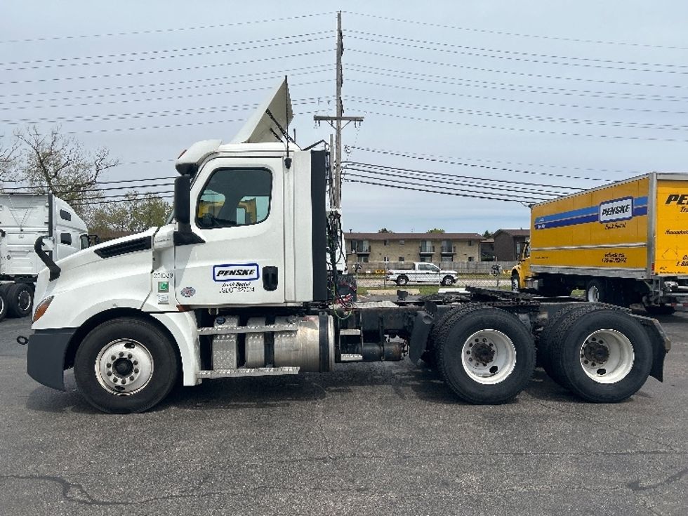Day Cab Tractor-Heavy Duty Tractors-Freightliner-2020-T12664ST-East Chicago-IN-268,890\n\t\tmiles-$ 59,750 - Image 4
