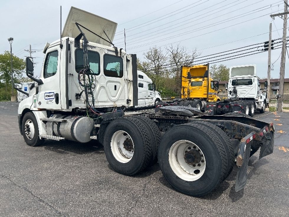 Day Cab Tractor-Heavy Duty Tractors-Freightliner-2020-T12664ST-East Chicago-IN-268,890\n\t\tmiles-$ 59,750 - Image 5