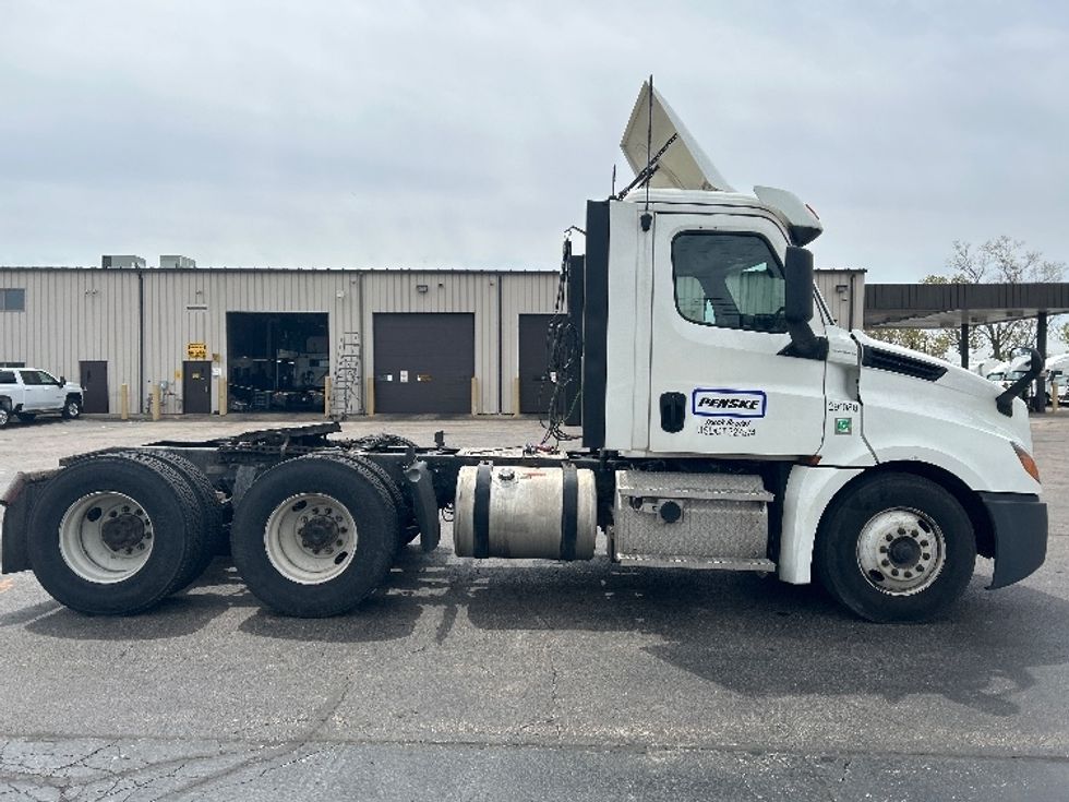 Day Cab Tractor-Heavy Duty Tractors-Freightliner-2020-T12664ST-East Chicago-IN-268,890\n\t\tmiles-$ 59,750 - Image 8