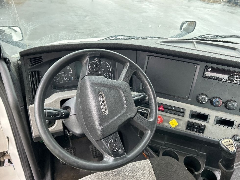 Day Cab Tractor-Heavy Duty Tractors-Freightliner-2020-T12664ST-East Chicago-IN-273,272\n\t\tmiles-$ 50,500 - Image 11
