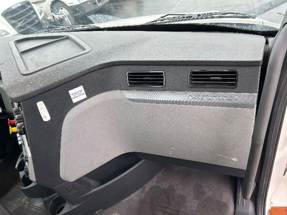 Day Cab Tractor-Heavy Duty Tractors-Freightliner-2020-T12664ST-East Chicago-IN-273,272\n\t\tmiles-$ 50,500 - Image 13