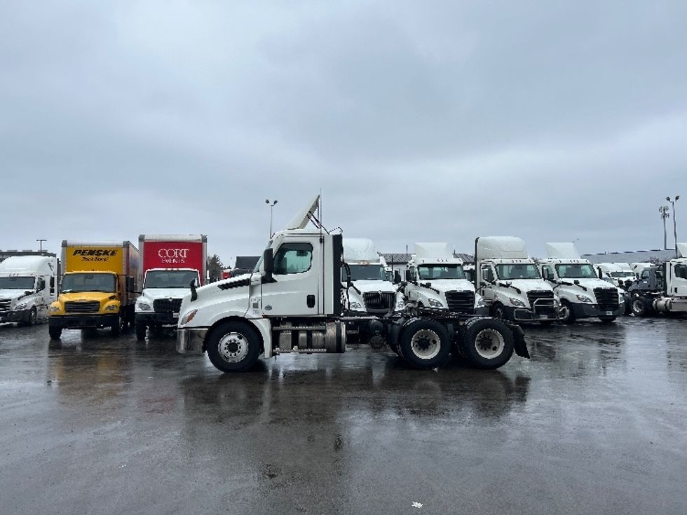 Day Cab Tractor-Heavy Duty Tractors-Freightliner-2020-T12664ST-East Chicago-IN-323,955\n\t\tmiles-$ 47,250 - Image 4