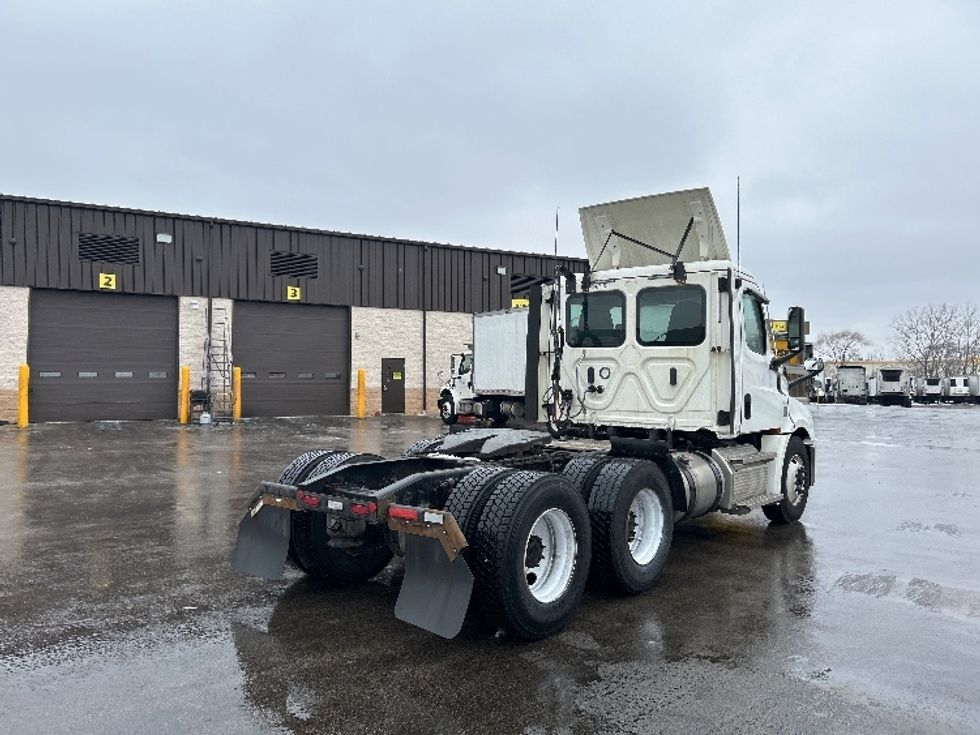 Day Cab Tractor-Heavy Duty Tractors-Freightliner-2020-T12664ST-East Chicago-IN-323,955\n\t\tmiles-$ 47,250 - Image 6