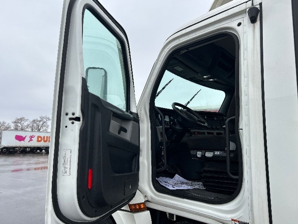 Day Cab Tractor-Heavy Duty Tractors-Freightliner-2020-T12664ST-East Chicago-IN-323,955\n\t\tmiles-$ 47,250 - Image 8