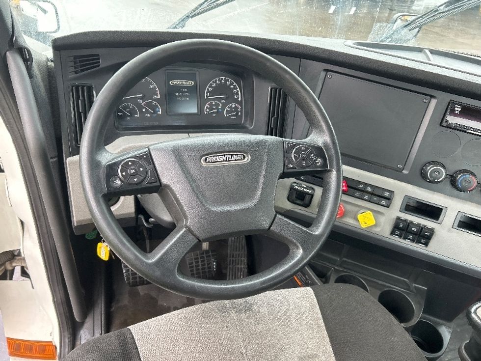 Day Cab Tractor-Heavy Duty Tractors-Freightliner-2020-T12664ST-East Chicago-IN-340,172\n\t\tmiles-$ 46,500 - Image 11
