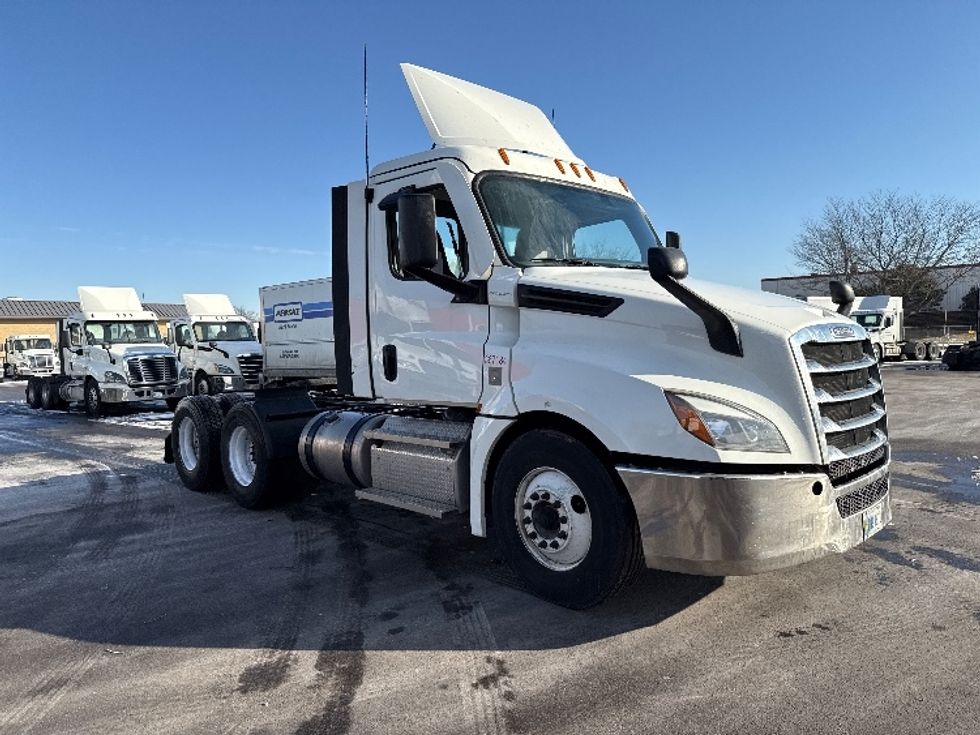 Day Cab Tractor-Heavy Duty Tractors-Freightliner-2020-T12664ST-East Chicago-IN-349,953\n\t\tmiles-$ 46,000 - Image 1