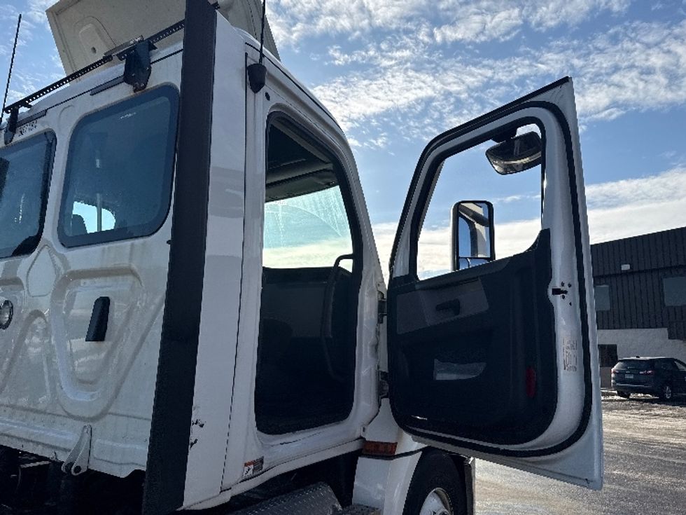 Day Cab Tractor-Heavy Duty Tractors-Freightliner-2020-T12664ST-East Chicago-IN-349,953\n\t\tmiles-$ 46,000 - Image 11