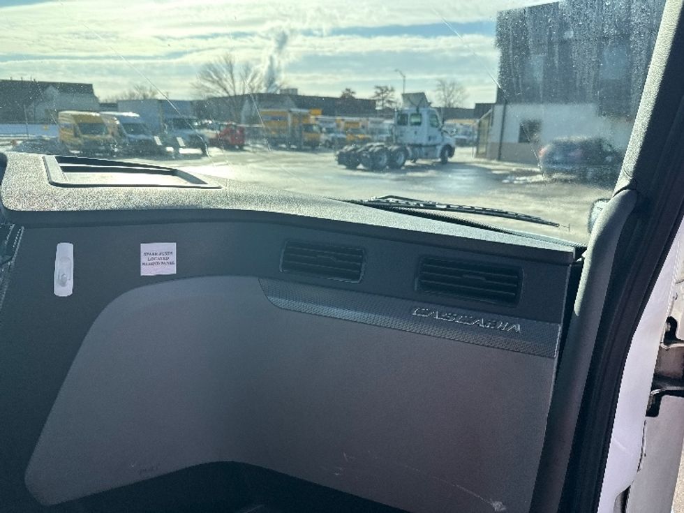 Day Cab Tractor-Heavy Duty Tractors-Freightliner-2020-T12664ST-East Chicago-IN-349,953\n\t\tmiles-$ 46,000 - Image 12