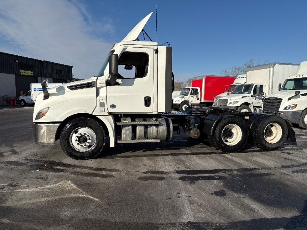 Day Cab Tractor-Heavy Duty Tractors-Freightliner-2020-T12664ST-East Chicago-IN-349,953\n\t\tmiles-$ 46,000 - Image 4