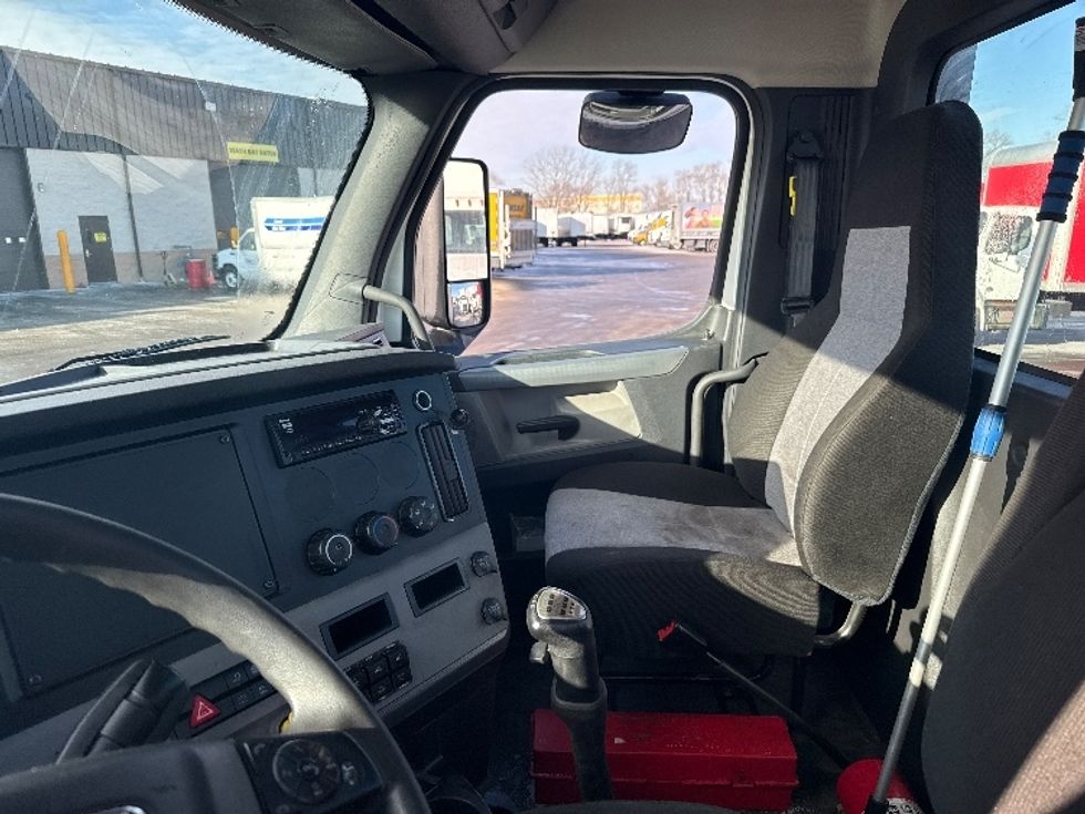 Day Cab Tractor-Heavy Duty Tractors-Freightliner-2020-T12664ST-East Chicago-IN-349,953\n\t\tmiles-$ 46,000 - Image 9