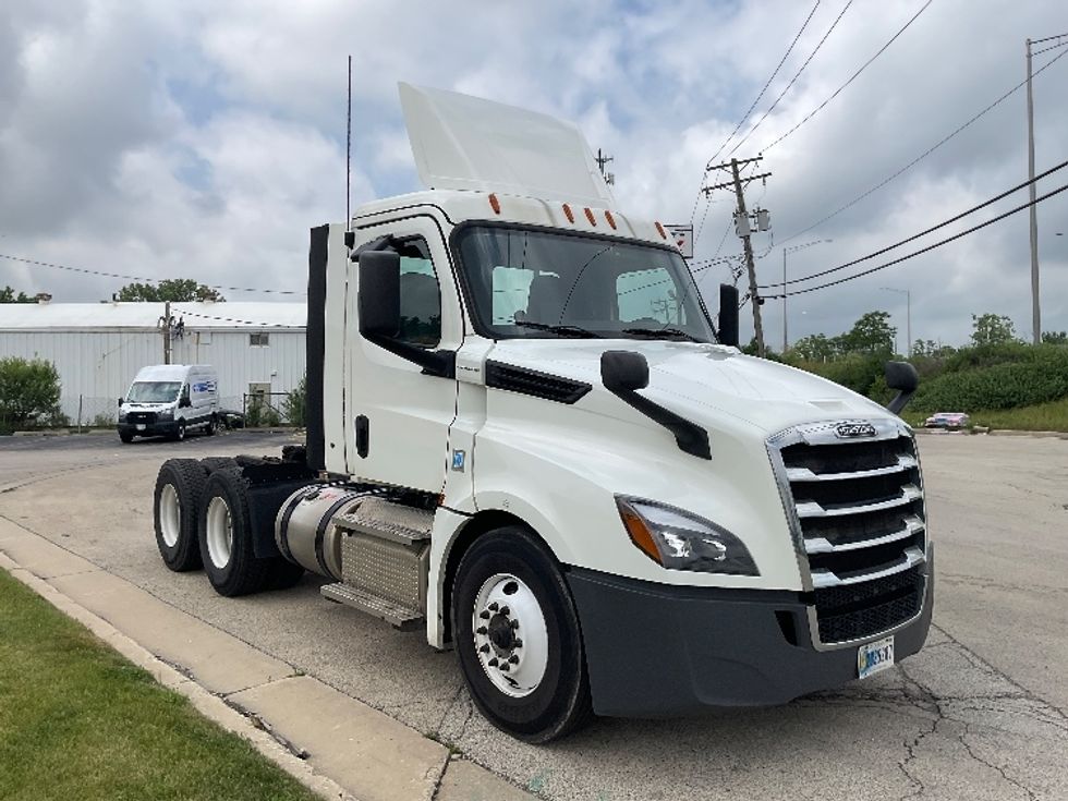 Day Cab Tractor-Heavy Duty Tractors-Freightliner-2020-T12664ST-East Chicago-IN-355,779\n\t\tmiles-$ 54,500 - Image 1