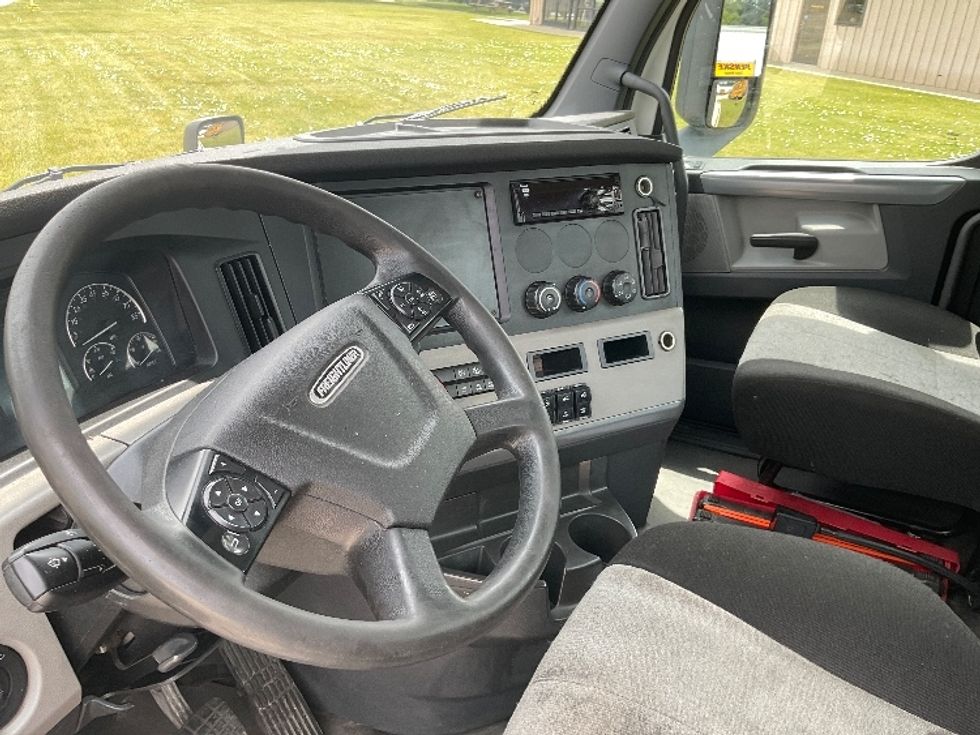 Day Cab Tractor-Heavy Duty Tractors-Freightliner-2020-T12664ST-East Chicago-IN-355,779\n\t\tmiles-$ 54,500 - Image 10