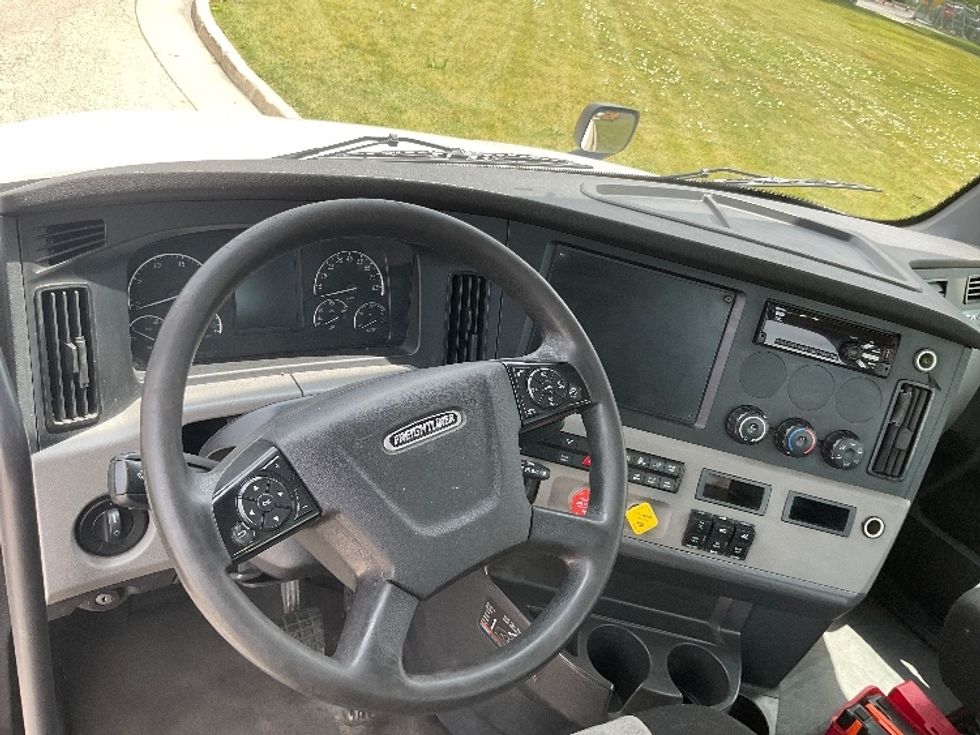 Day Cab Tractor-Heavy Duty Tractors-Freightliner-2020-T12664ST-East Chicago-IN-355,779\n\t\tmiles-$ 54,500 - Image 11