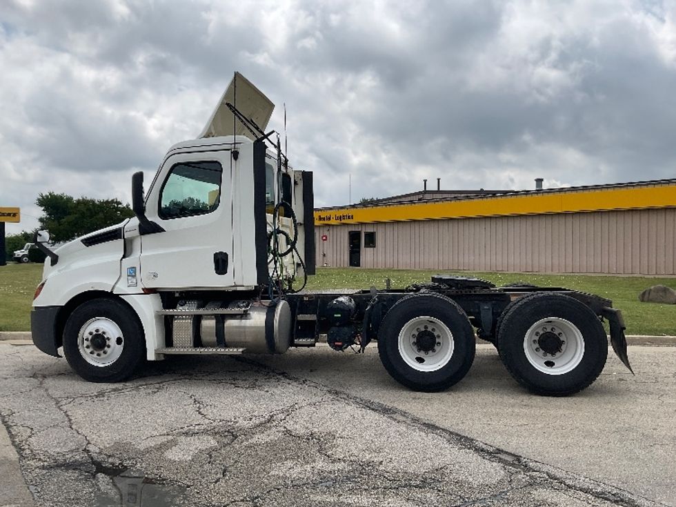 Day Cab Tractor-Heavy Duty Tractors-Freightliner-2020-T12664ST-East Chicago-IN-355,779\n\t\tmiles-$ 54,500 - Image 4