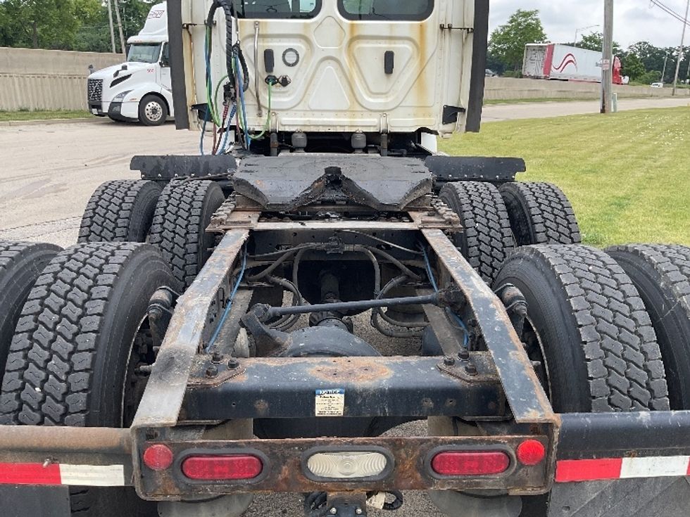 Day Cab Tractor-Heavy Duty Tractors-Freightliner-2020-T12664ST-East Chicago-IN-355,779\n\t\tmiles-$ 54,500 - Image 6