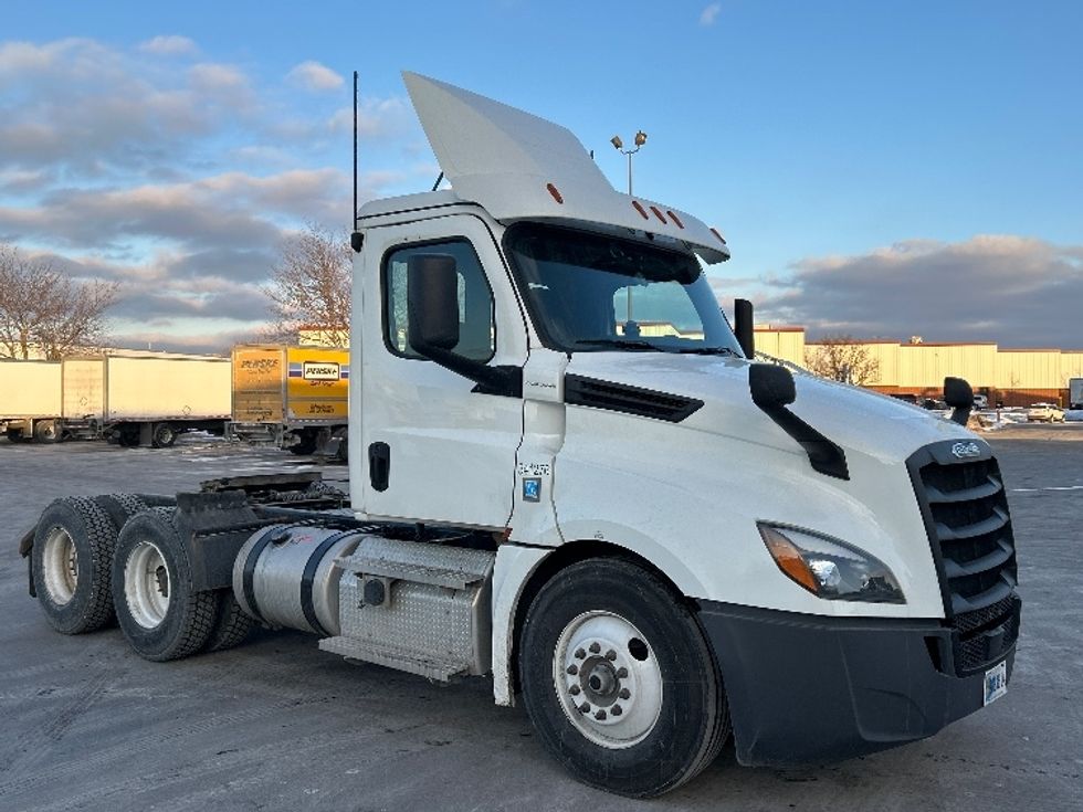 Day Cab Tractor-Heavy Duty Tractors-Freightliner-2020-T12664ST-East Chicago-IN-356,374\n\t\tmiles-$ 51,000 - Image 1
