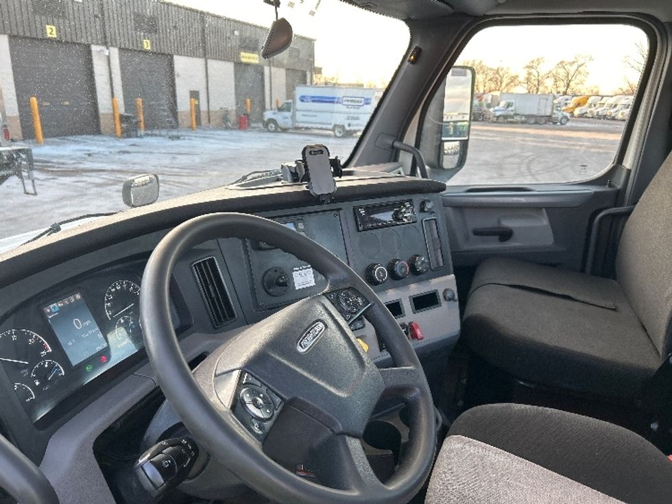 Day Cab Tractor-Heavy Duty Tractors-Freightliner-2020-T12664ST-East Chicago-IN-356,374\n\t\tmiles-$ 51,000 - Image 10