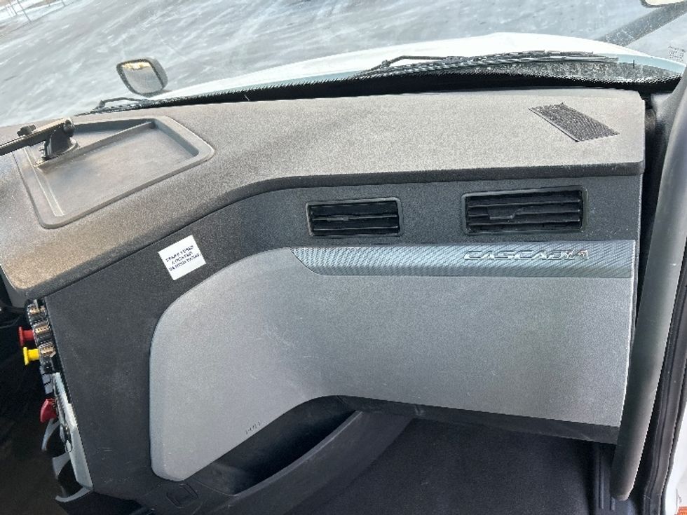 Day Cab Tractor-Heavy Duty Tractors-Freightliner-2020-T12664ST-East Chicago-IN-356,374\n\t\tmiles-$ 51,000 - Image 13