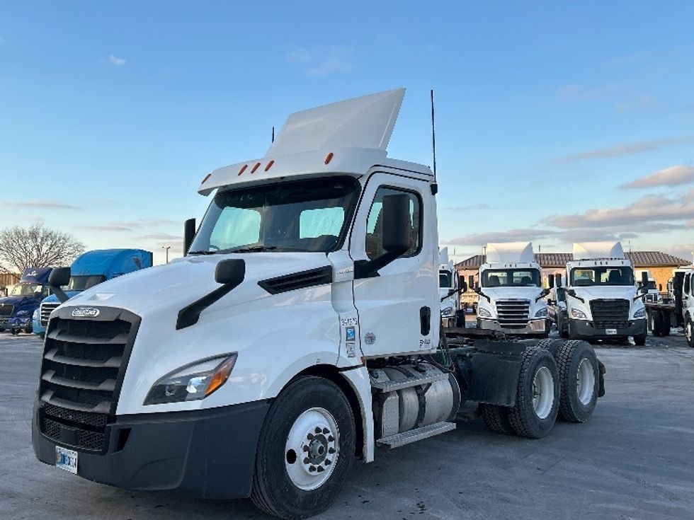 Day Cab Tractor-Heavy Duty Tractors-Freightliner-2020-T12664ST-East Chicago-IN-356,374\n\t\tmiles-$ 51,000 - Image 3