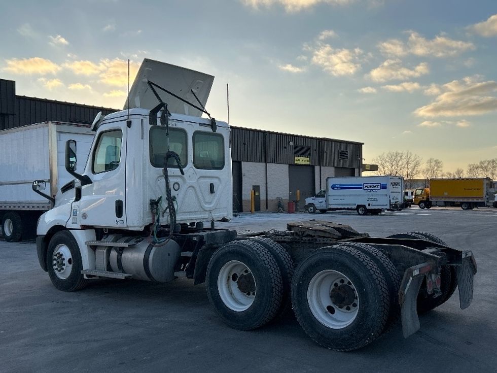 Day Cab Tractor-Heavy Duty Tractors-Freightliner-2020-T12664ST-East Chicago-IN-356,374\n\t\tmiles-$ 51,000 - Image 5