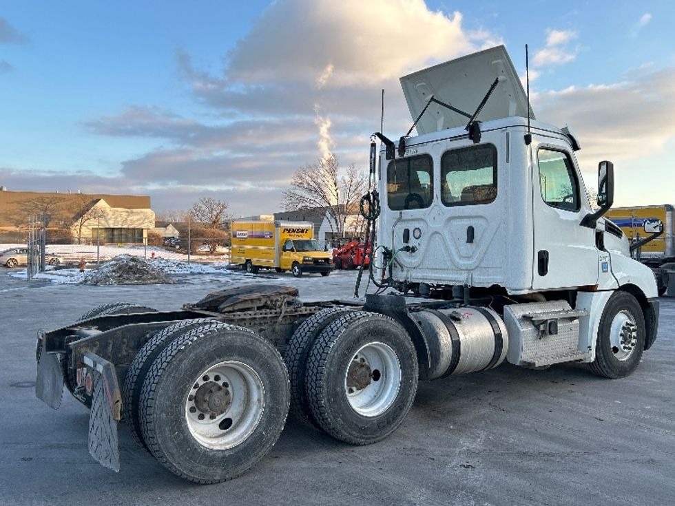 Day Cab Tractor-Heavy Duty Tractors-Freightliner-2020-T12664ST-East Chicago-IN-356,374\n\t\tmiles-$ 51,000 - Image 7