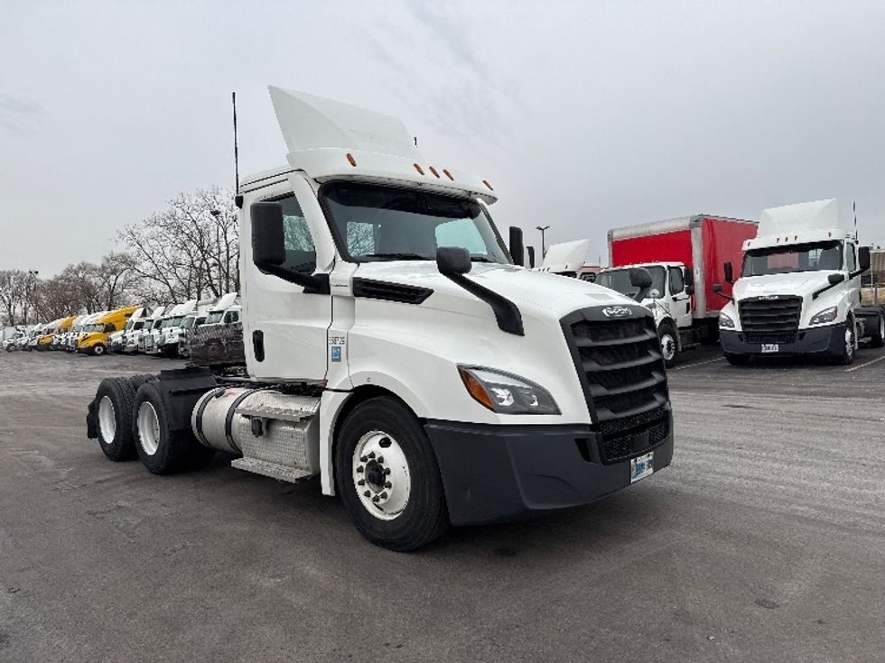 Day Cab Tractor-Heavy Duty Tractors-Freightliner-2020-T12664ST-East Chicago-IN-357,556\n\t\tmiles-$ 51,000 - Image 1