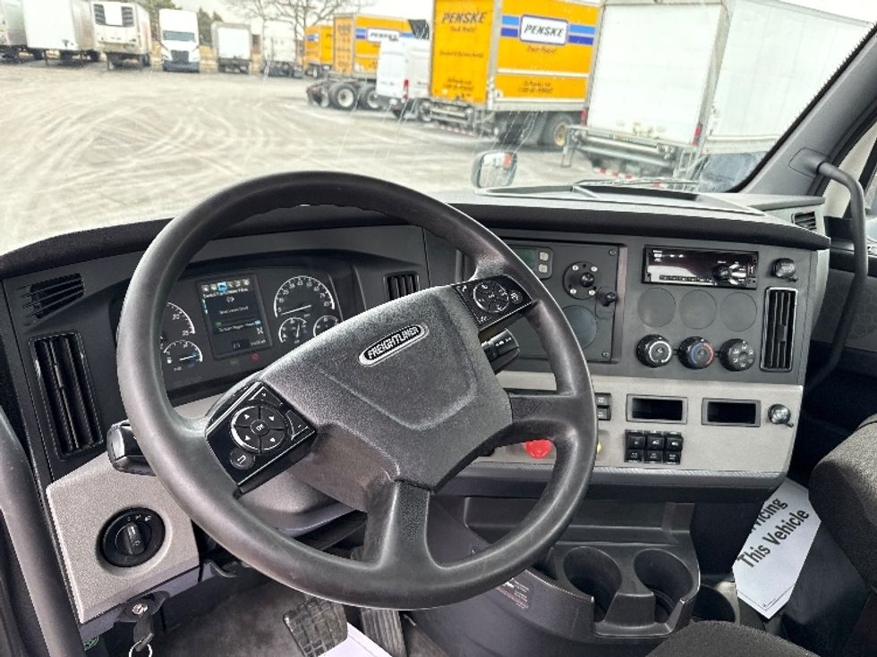 Day Cab Tractor-Heavy Duty Tractors-Freightliner-2020-T12664ST-East Chicago-IN-357,556\n\t\tmiles-$ 51,000 - Image 11
