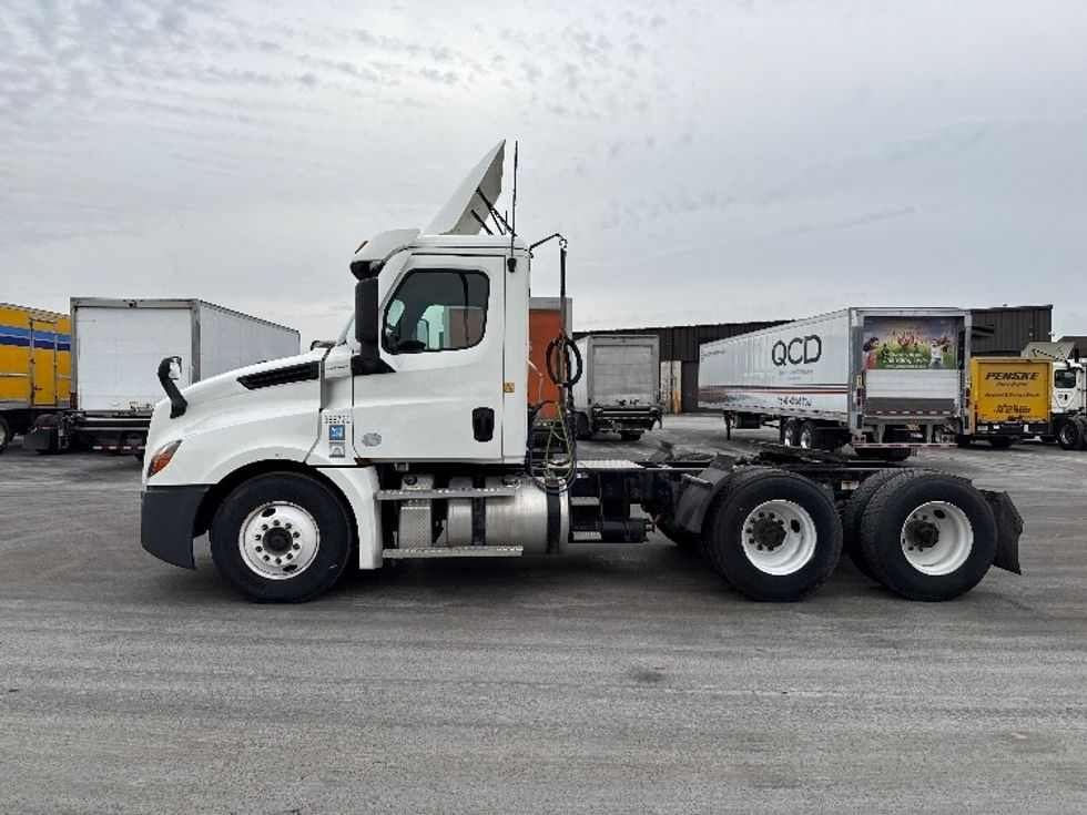 Day Cab Tractor-Heavy Duty Tractors-Freightliner-2020-T12664ST-East Chicago-IN-357,556\n\t\tmiles-$ 51,000 - Image 4