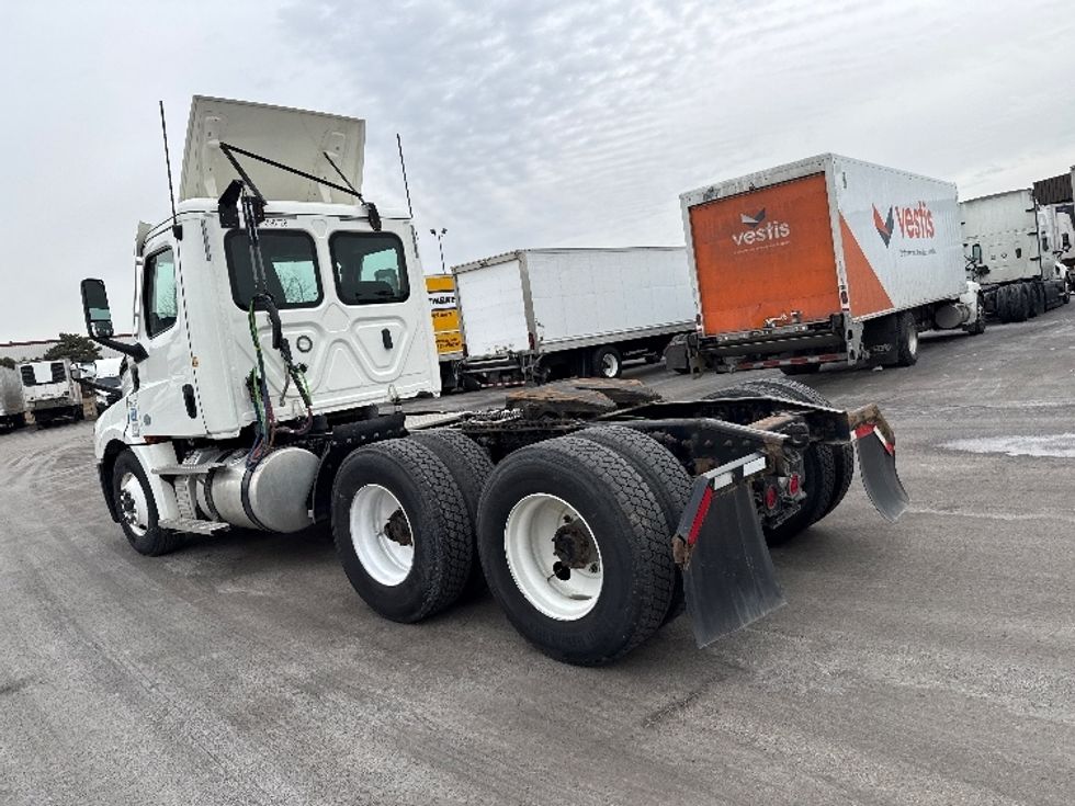 Day Cab Tractor-Heavy Duty Tractors-Freightliner-2020-T12664ST-East Chicago-IN-357,556\n\t\tmiles-$ 51,000 - Image 5