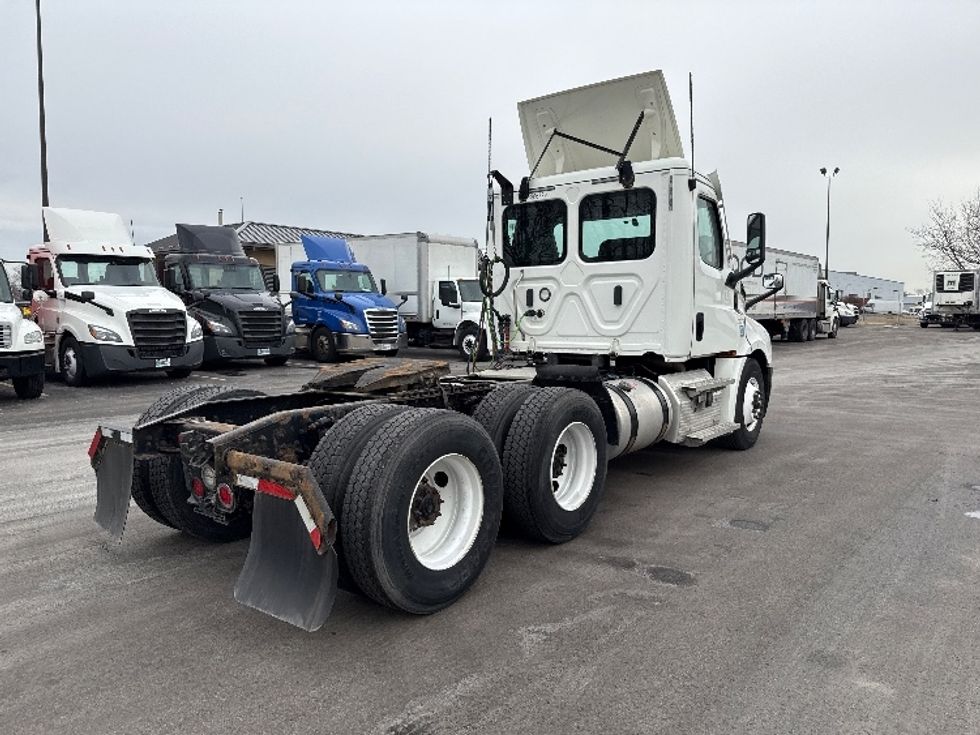 Day Cab Tractor-Heavy Duty Tractors-Freightliner-2020-T12664ST-East Chicago-IN-357,556\n\t\tmiles-$ 51,000 - Image 7
