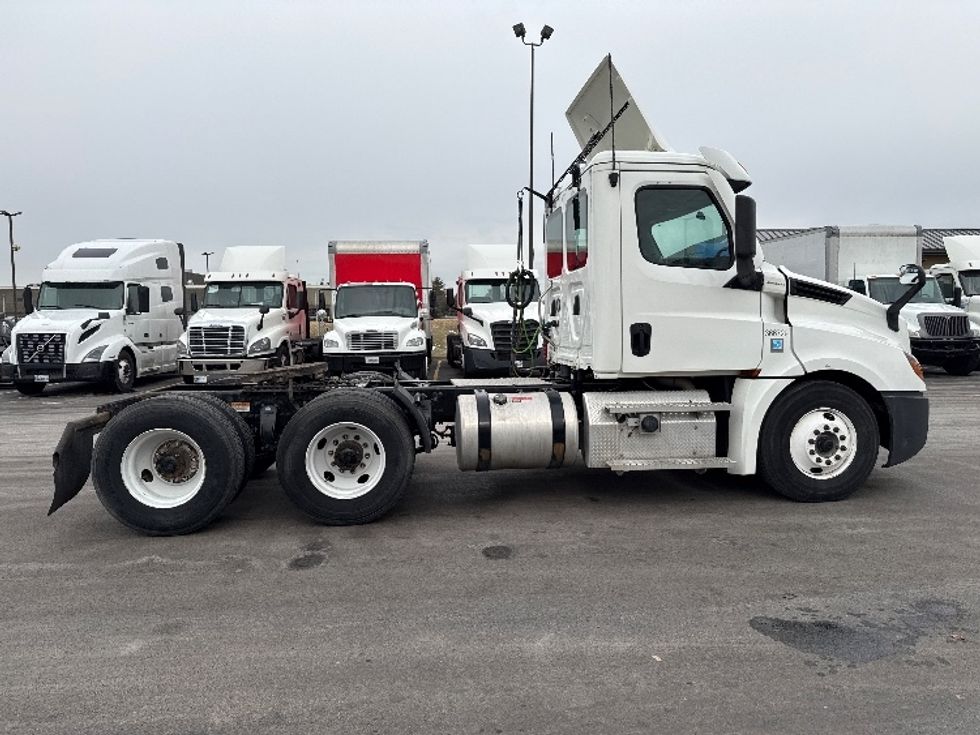 Day Cab Tractor-Heavy Duty Tractors-Freightliner-2020-T12664ST-East Chicago-IN-357,556\n\t\tmiles-$ 51,000 - Image 8