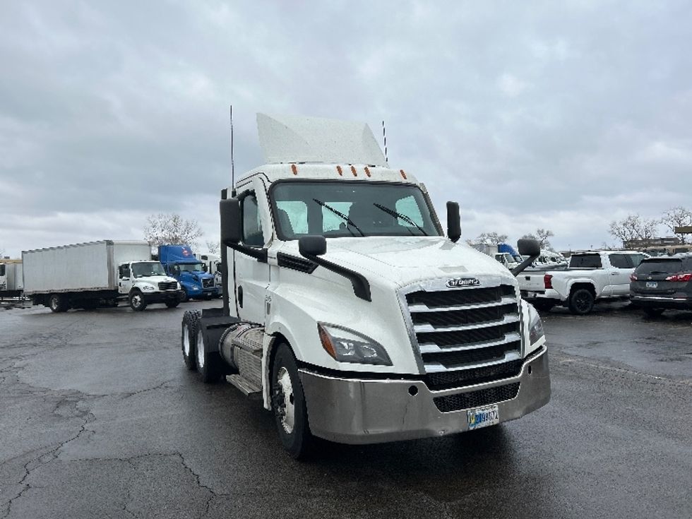 Day Cab Tractor-Heavy Duty Tractors-Freightliner-2020-T12664ST-East Chicago-IN-371,316\n\t\tmiles-$ 45,000 - Image 1